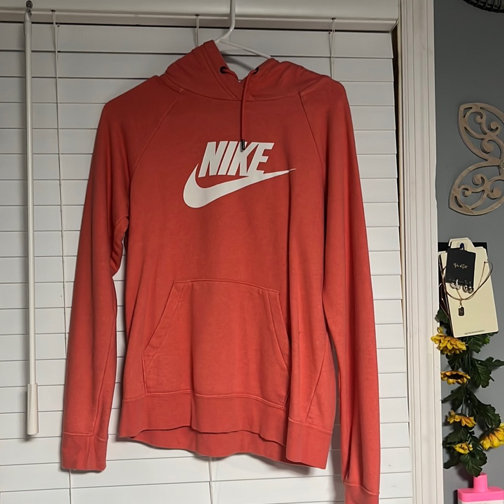 Cute coral pink Nike hoodie oversized so actually a size medium